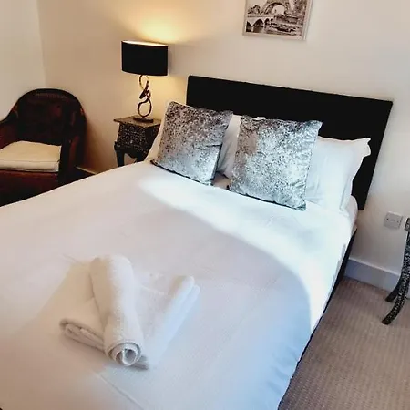 Luxury Waterside Apartment Canary Wharf